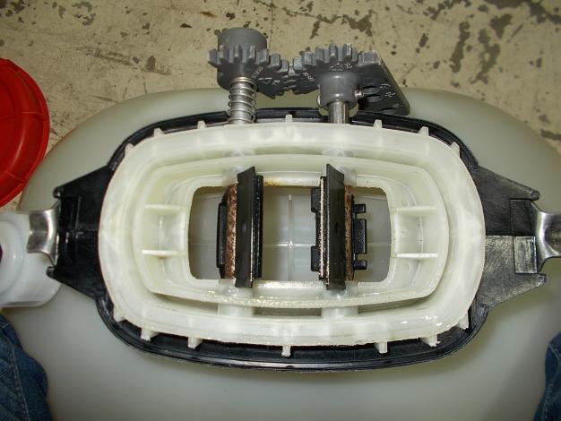 三菱　中古　背負動力散布機