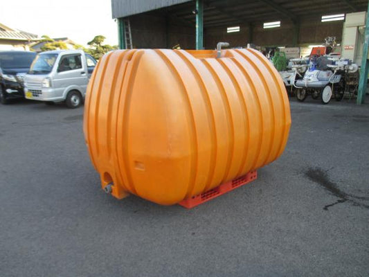 不明　水タンク　3000L