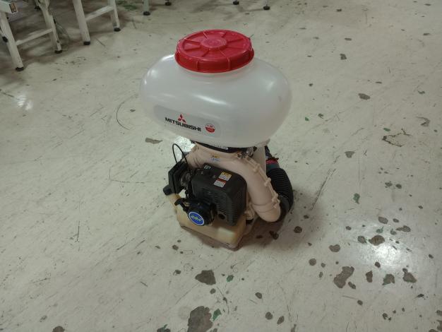 三菱　背負動力散布機