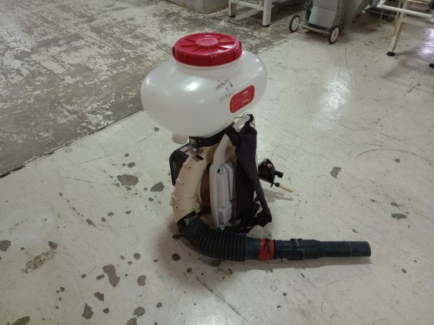 三菱　背負動力散布機