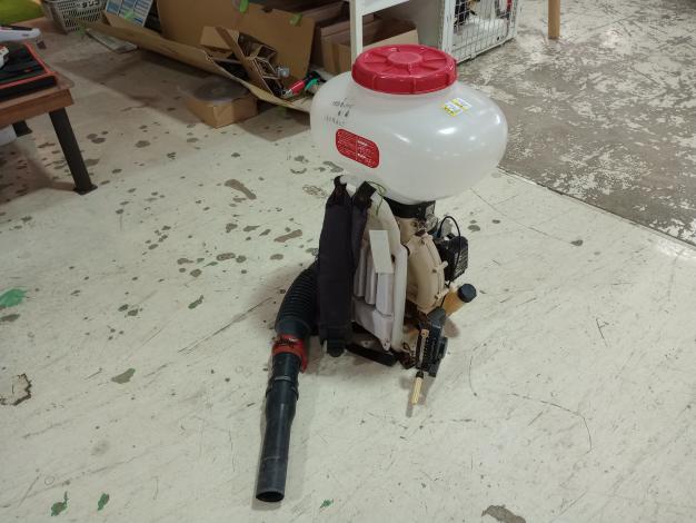 三菱　背負動力散布機