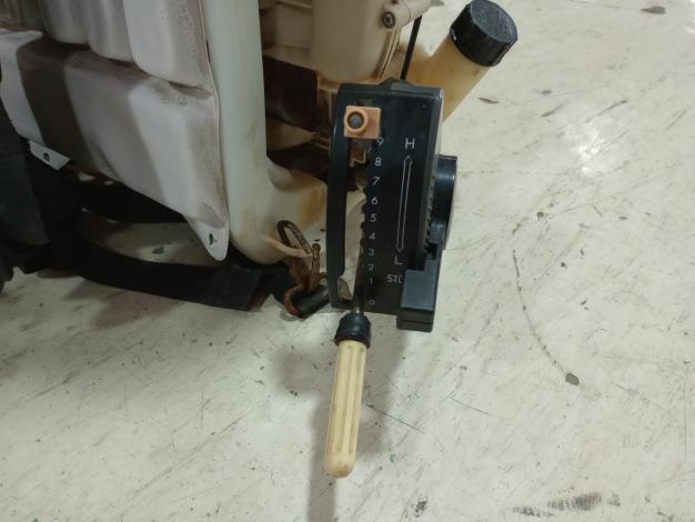 三菱　背負動力散布機