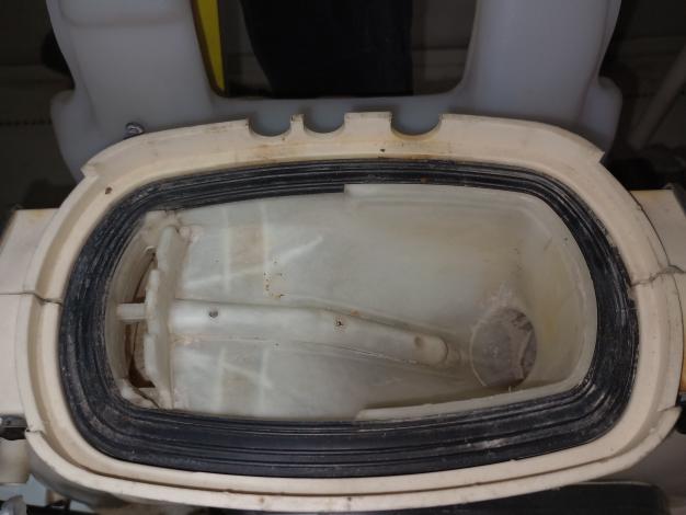 三菱　背負動力散布機