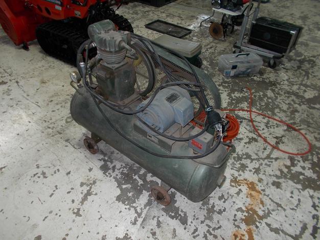 イワタ　中古　コンプレッサー