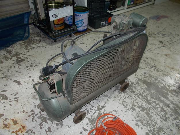 イワタ　中古　コンプレッサー