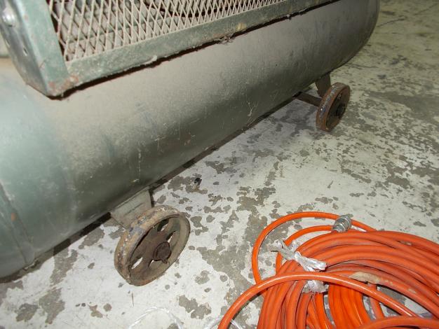 イワタ　中古　コンプレッサー