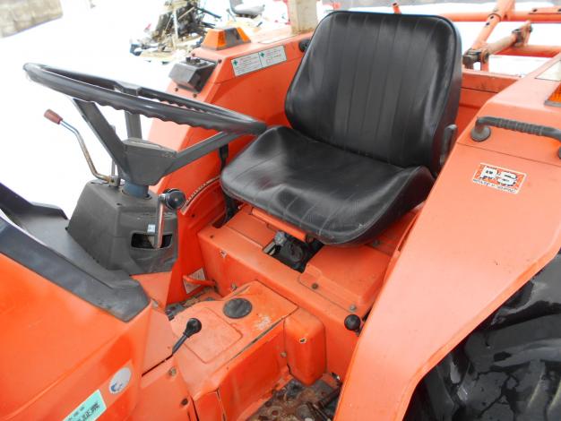 中古　クボタトラクター