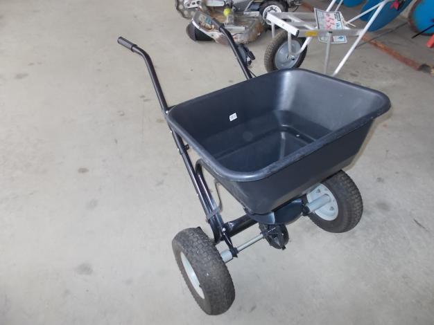 中古　手押し型散布機