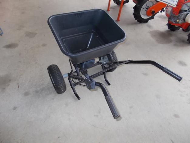 中古　手押し型散布機