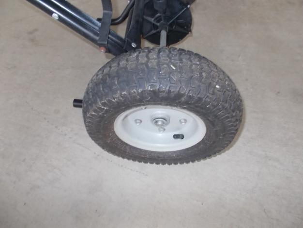中古　手押し型散布機