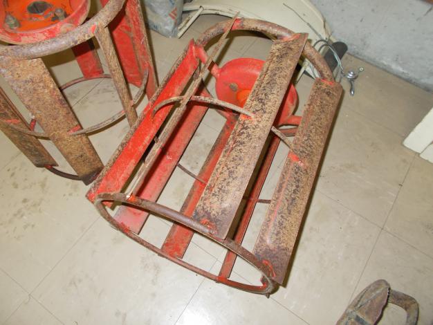 不明　中古　耕耘機用カゴ車輪