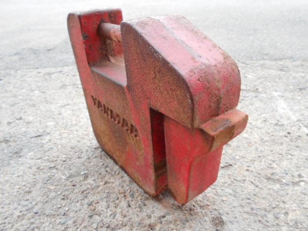 トラクターフロントウエイト