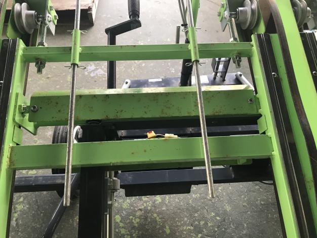 タイショー　中古　苗箱並べ機【4連】