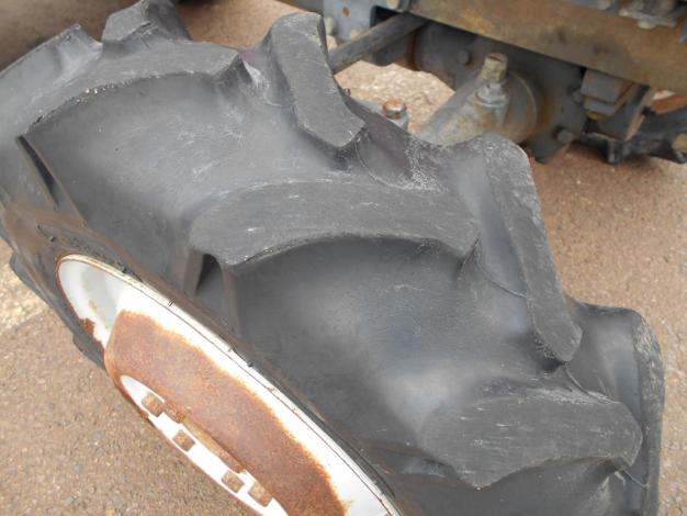 中古　シバウラトラクター