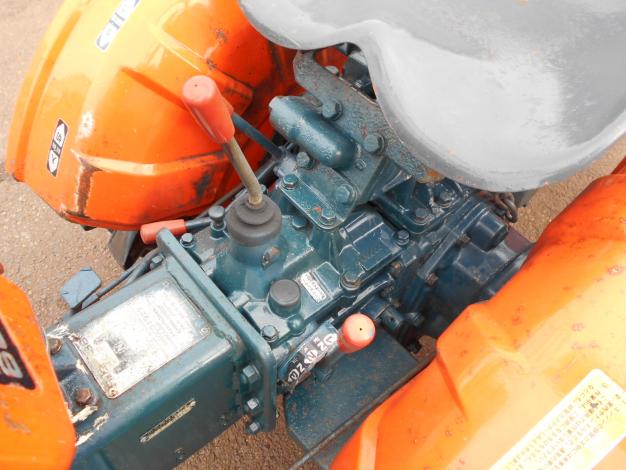 中古　クボタトラクター