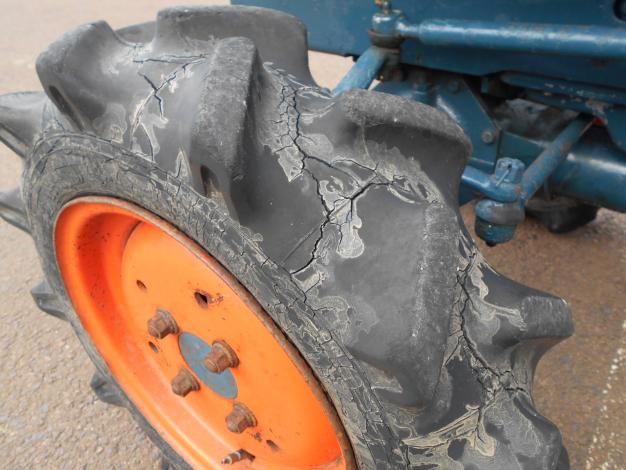 中古　クボタトラクター