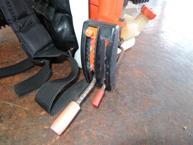 共立 中古 背負動力散布機