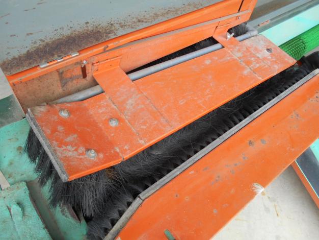 ちくし号農機製作所　メロン洗浄選果機