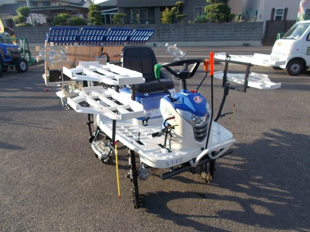 イセキ(現行機種、1シーズンのみ使用)田植機 – 農キング