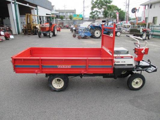 ヤンマー製乗用型運搬機