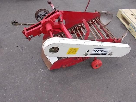 上田農機　中古掘取機