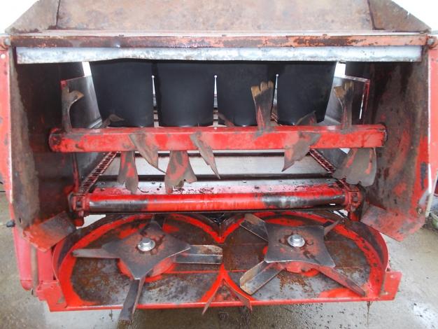 デリカ　中古　自走式マニアスプレッダー