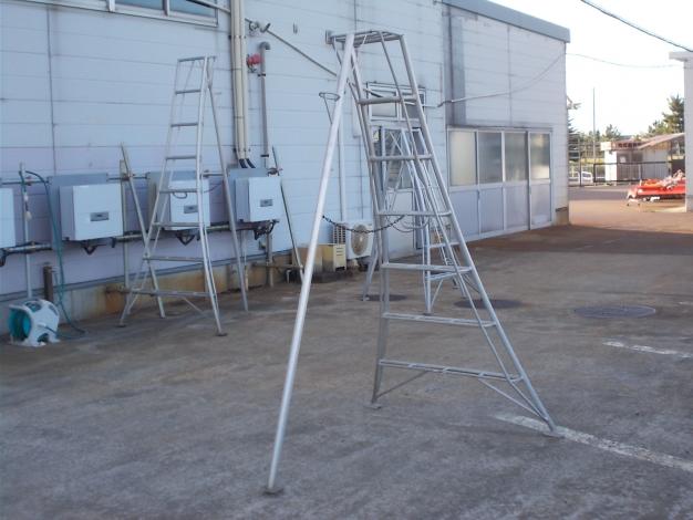 中古　アルミ園芸三脚