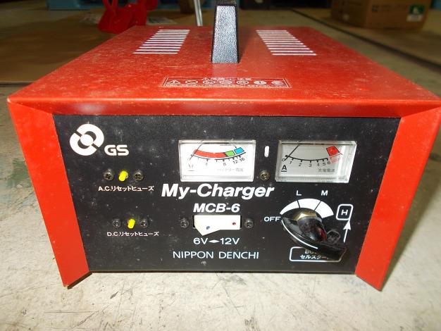 日本電池　中古　小型充電器