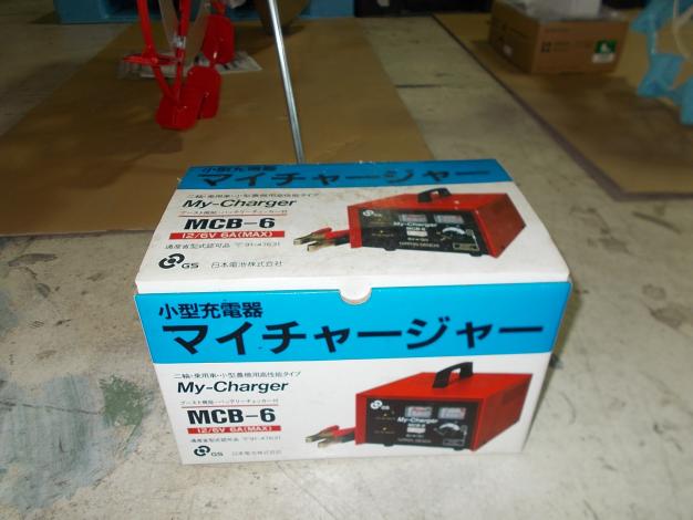 日本電池　中古　小型充電器