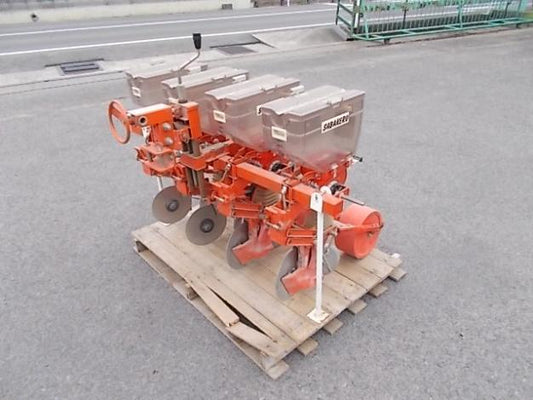 サン機械工業　中古　施肥播種機
