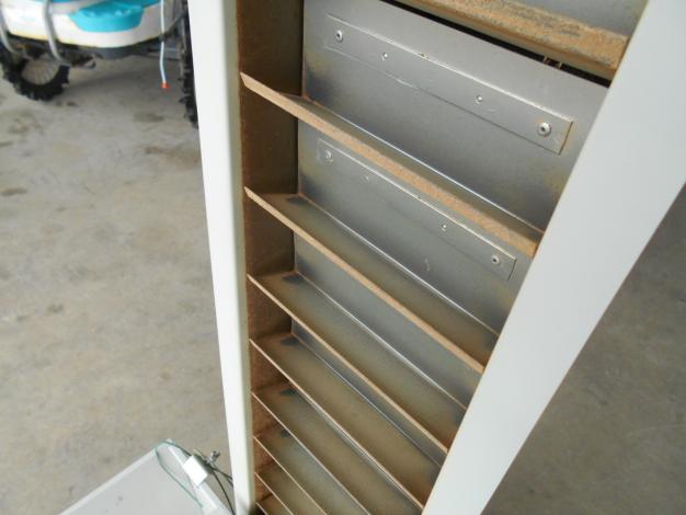 コンマ製作所　中古床土用土供給機