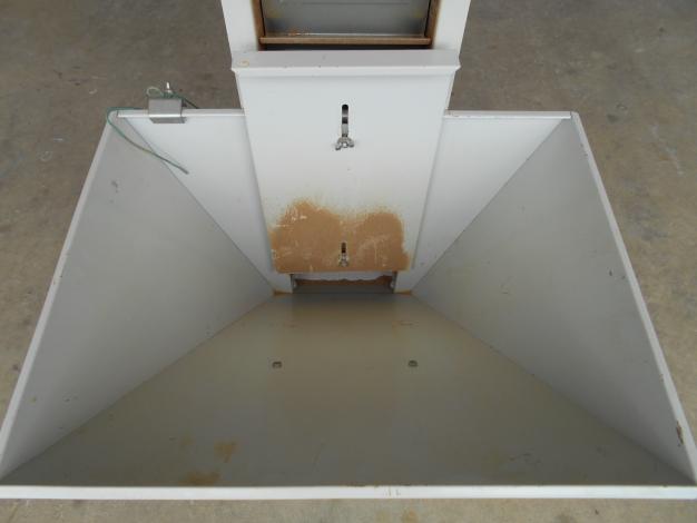 コンマ製作所　中古床土用土供給機