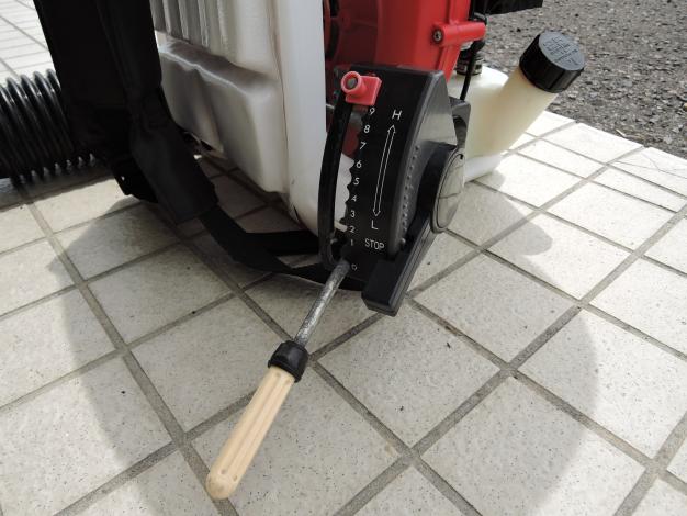 丸山 中古 背負動力散布機 25L