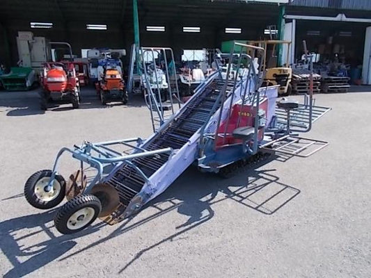 ニプロ　中古　イモ類収穫機