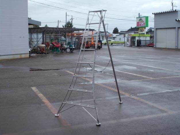 中古　アルミ園芸三脚