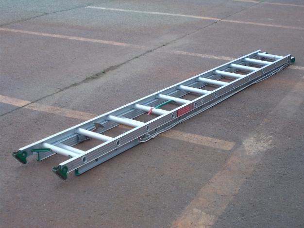 内山　中古　アルミ2連梯子