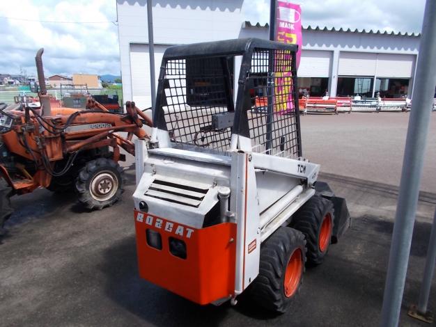 TCM ディーゼル 4WDボブキャット Yahoo!オークション - ボブキャット 725 4気筒ディーゼル 4WD バケット