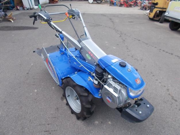 イセキ　中古　耕耘機(1回使用、培土機付き)