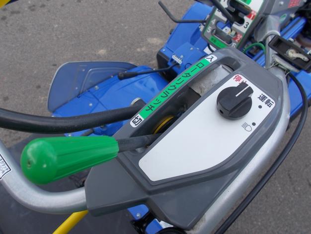 イセキ　中古　耕耘機(1回使用、培土機付き)