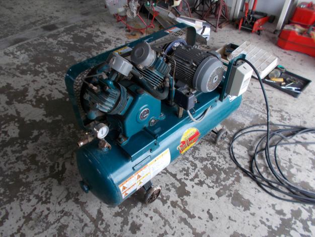 (株)富士コンプレッサー製作所　中古　コンプレッサー