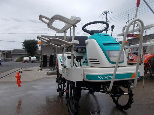 クボタ4条乗用田植機