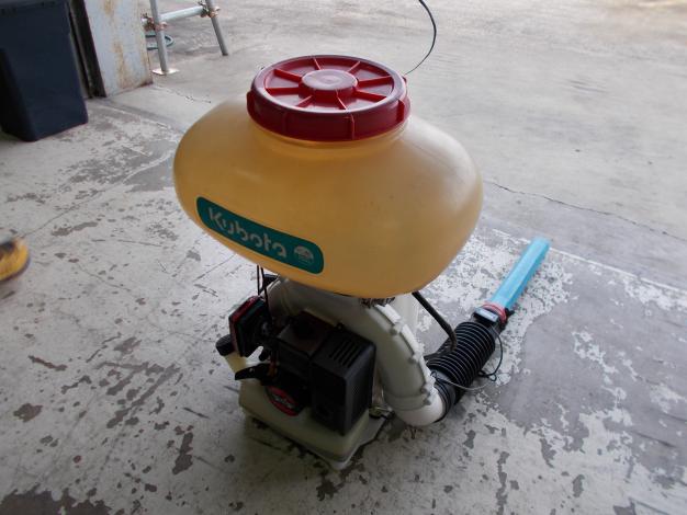クボタ(丸山)　中古　背負動力散布機