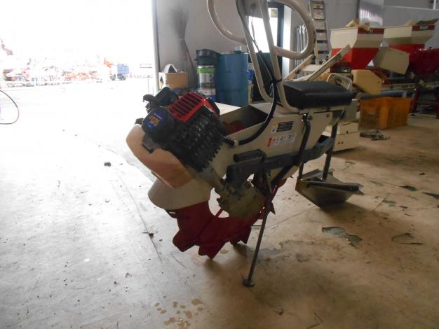 中古　　オータケ　　乗用溝切機