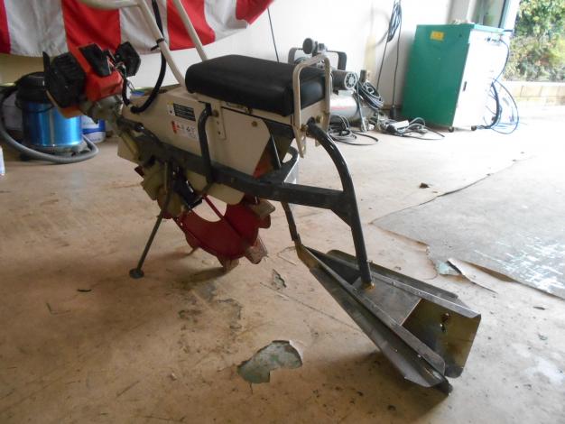 中古　　オータケ　　乗用溝切機