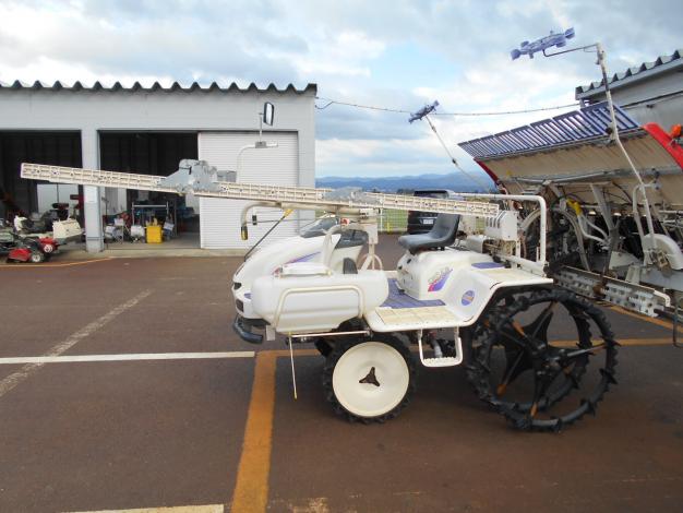 三菱　8条田植機