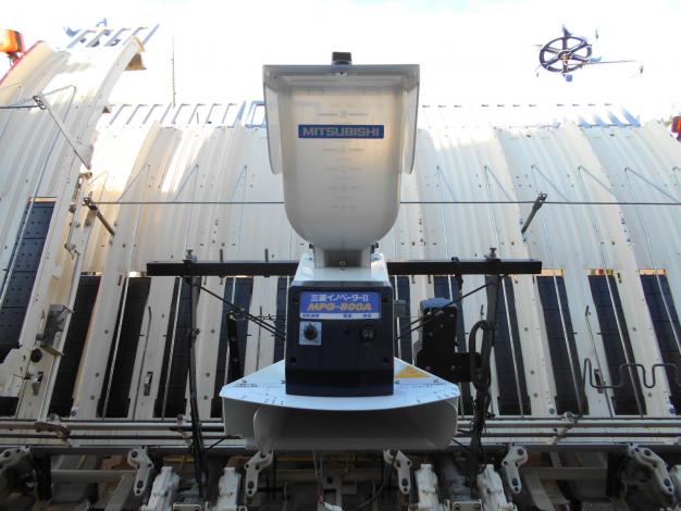 三菱　8条田植機