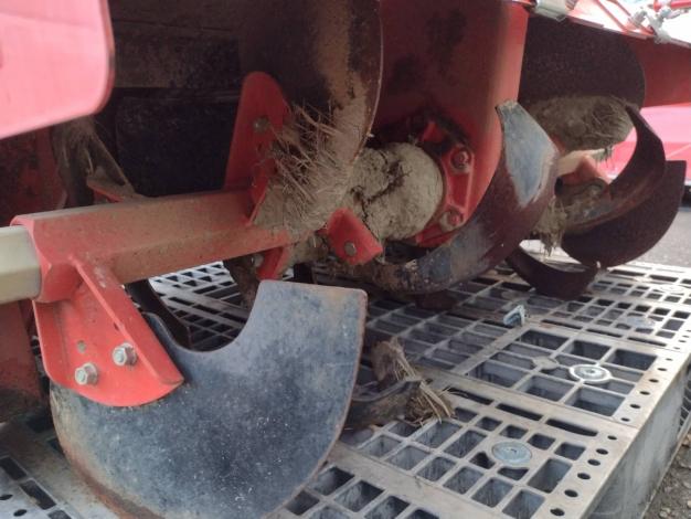 アグリアタッチ研究所　中古　可変台形畦整形機+ハイマルチ