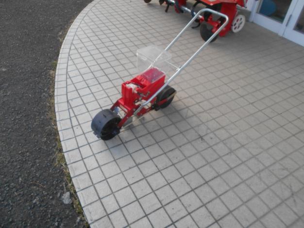 中古　向井工業　手押式　播種機　ゴンベイ