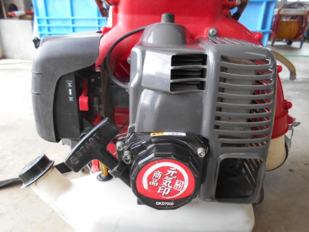 丸山 中古 背負式動力散布機 GKD7000-26