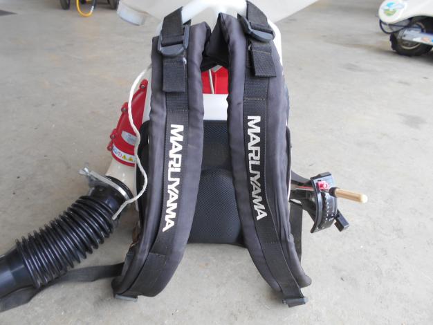 丸山 中古 背負式動力散布機 GKD7000-26